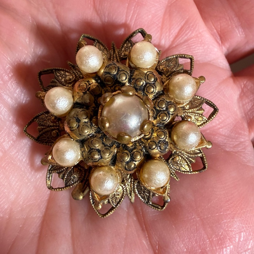 Vintage Victorian revival 1940’s 50’s art deco gold flower pearl brooch